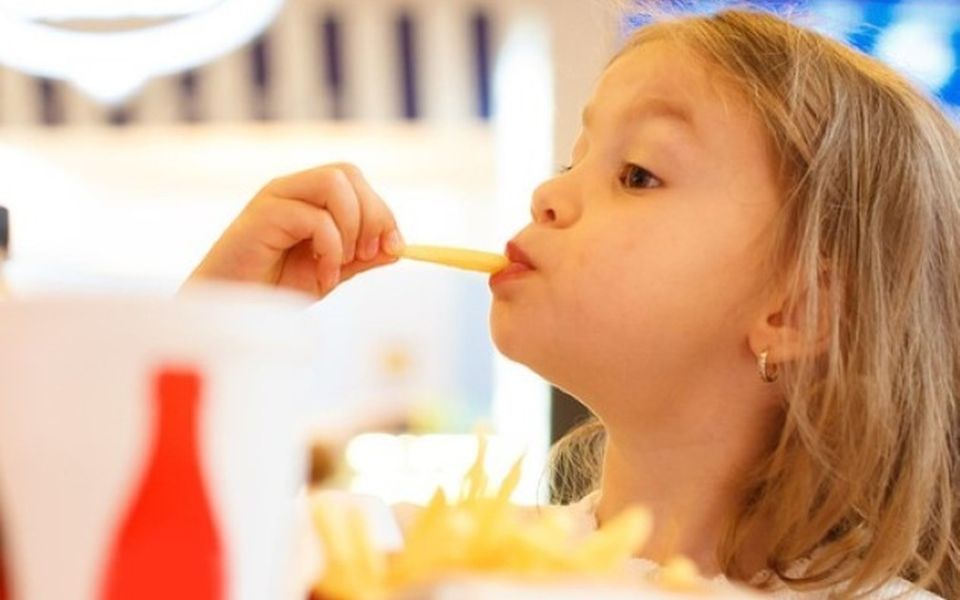 Điểm mặt những thực phẩm gây hại cho trẻ dậy thì