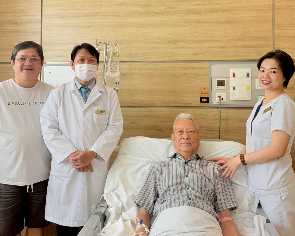 Đưa y tế chất lượng cao về địa phương: Vinmec Nha Trang tiên phong phẫu thuật ung thư nội soi cho bệnh nhân lớn tuổi