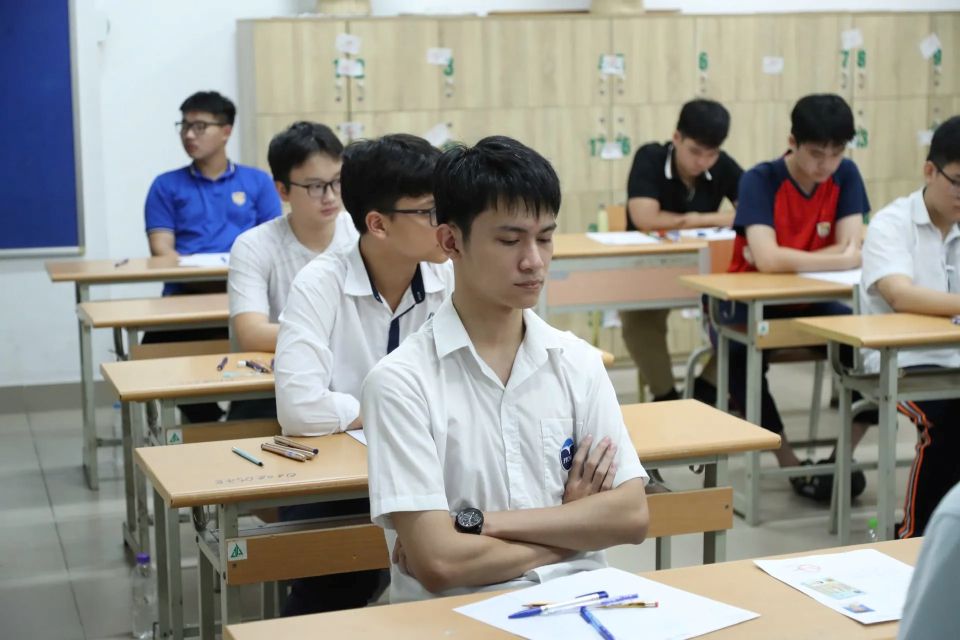 Trước ngày công bố điểm thi tốt nghiệp THPT 2025: dự báo điểm chuẩn giảm mạnh
