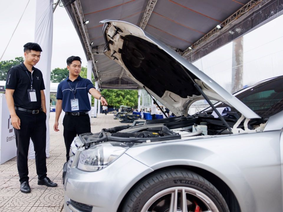 VinFast Limo Green khiến khách Việt mê mẩn tại sự kiện “Thu xăng - Đổi điện”