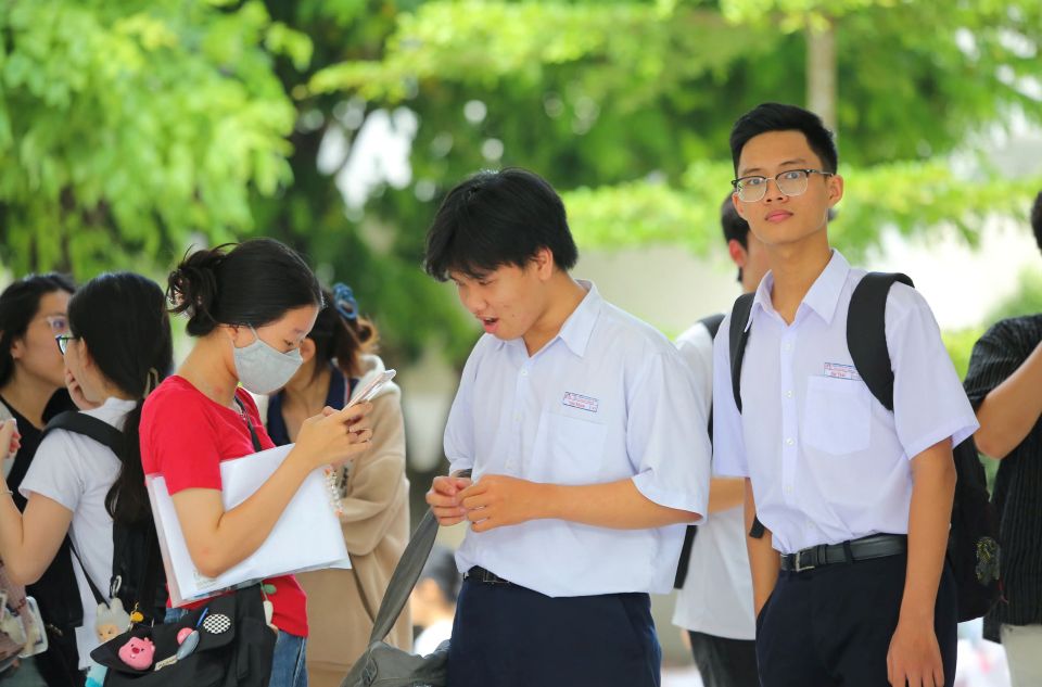 Công bố điểm thi tốt nghiệp THPT 2025: Cả nước có 9 thủ khoa đạt điểm tuyệt đối 30/30