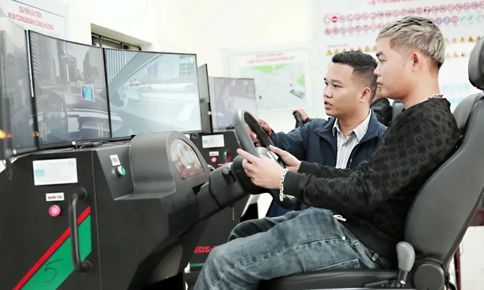 Cấp bách giải quyết hàng chục nghìn hồ sơ chờ sát hạch bằng lái xe