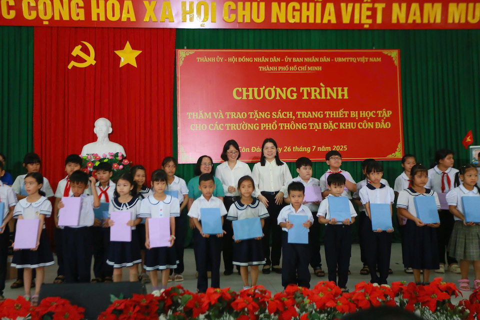 Lãnh đạo TP Hồ Chí Minh thăm, tri ân các gia đình chính sách tại Đặc khu Côn Đảo