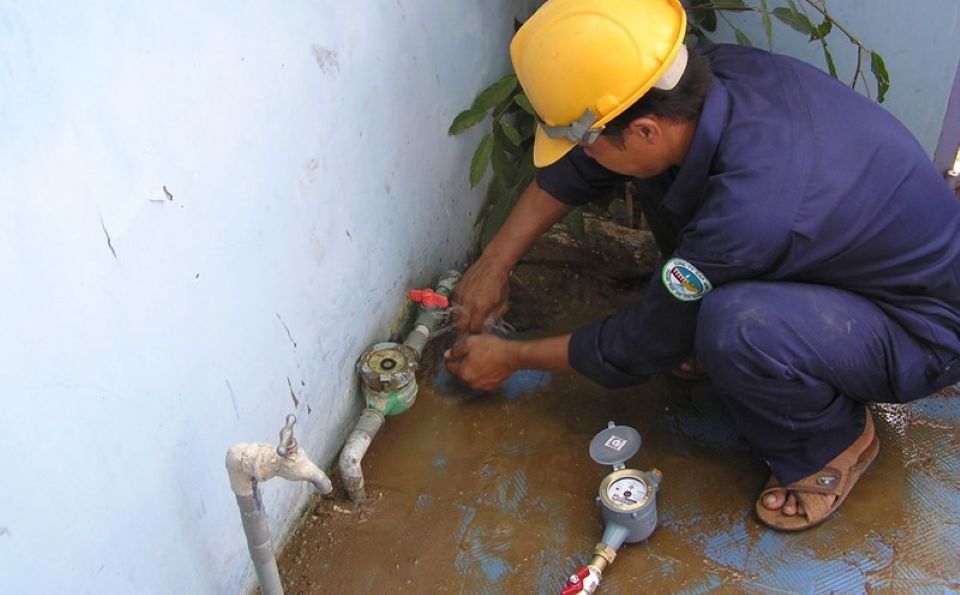 Giả mạo nhân viên công ty cấp nước đi lắp đồng hồ nước để lừa đảo