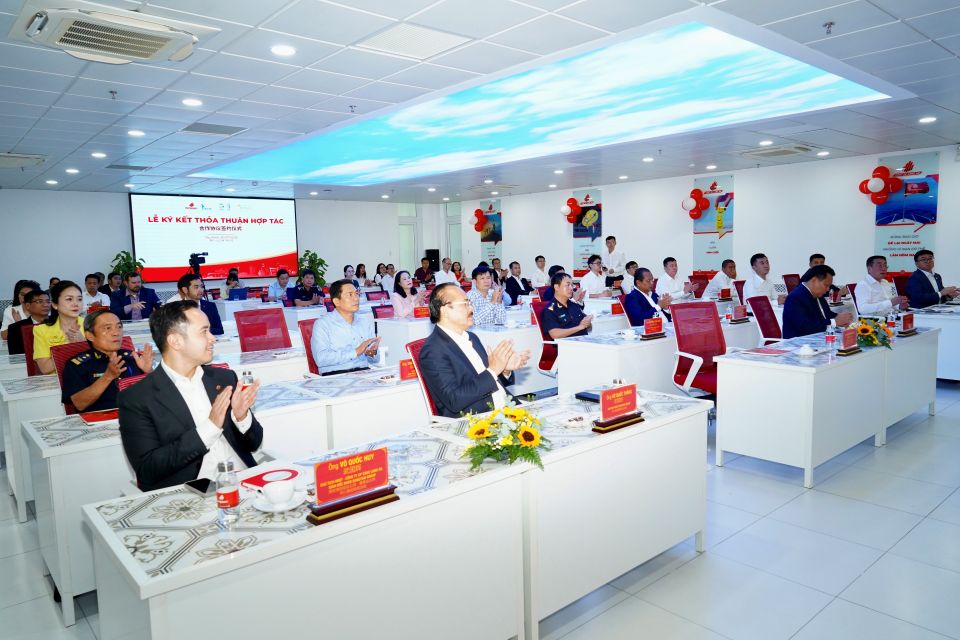 Cảng quốc tế Long An ký kết hợp tác chiến lược với đối tác Trung Quốc, tăng cường kết nối hàng hải khu vực