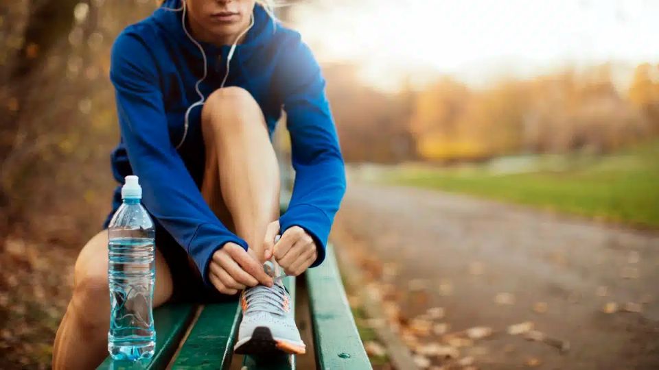 Làm sao để giữ cơ thể đủ nước và điện giải khi tập thể dục mùa hè?