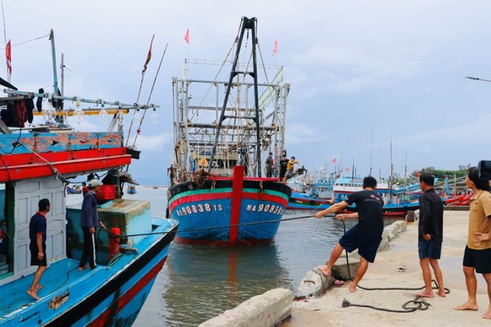 Áp thấp nhiệt đới trên Biển Đông: Tàu thuyền cần tránh xa vùng nguy hiểm