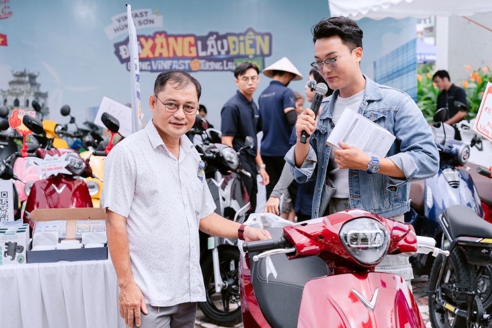 Khách hàng “đổi xăng lấy điện”: Đã có Evo200 Lite nhưng vẫn mua thêm Feliz Neo vì thấy tốt và tiện