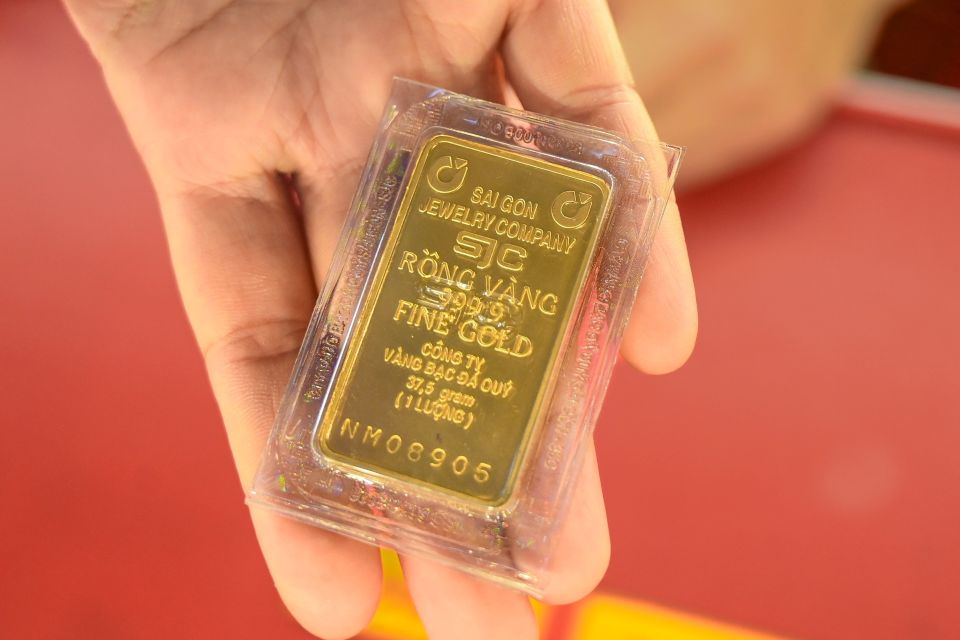 Giá vàng ngày 23/8/2025: Vàng thế giới đã tăng vọt, SJC đứng vững ở mức cao