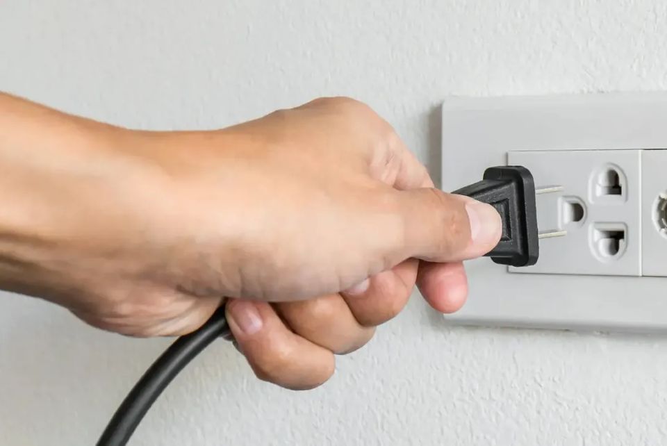 Nguy cơ gây mất an toàn điện có thể xảy ra trong mưa bão và cách phòng tránh