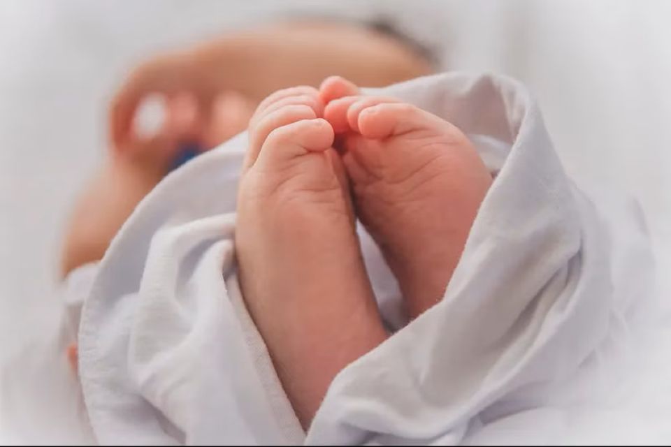 Phụ nữ sinh đủ 2 con trước 35 tuổi được hỗ trợ 5 triệu đồng