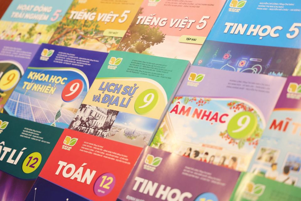 Phụ huynh cần lưu ý điều gì để tránh mua phải sách giáo khoa giả?