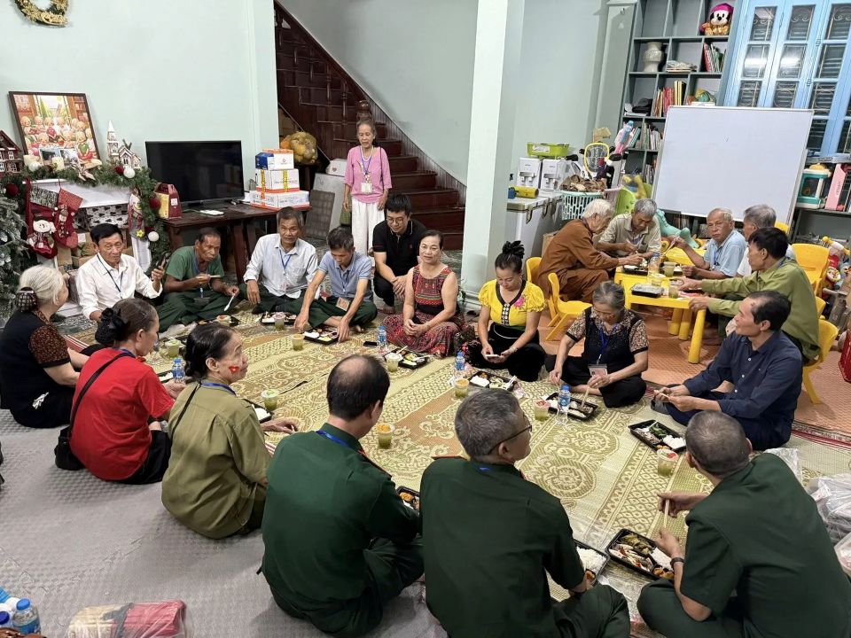 Ngôi nhà đặc biệt đón cựu chiến binh ở miễn phí xem diễu binh, diễu hành A80