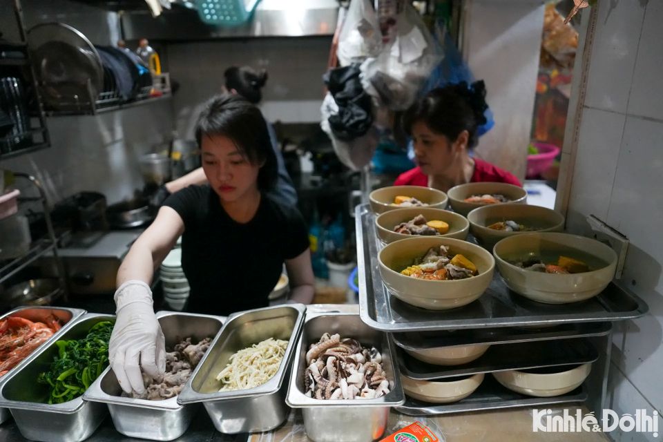 Quán ăn tặng miễn phí cả nghìn suất ăn cho người dân xem diễu binh