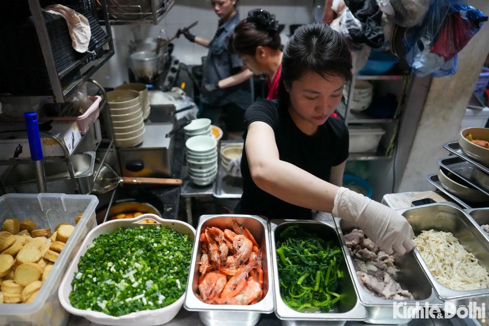 Quán ăn tặng miễn phí cả nghìn suất ăn cho người dân xem diễu binh