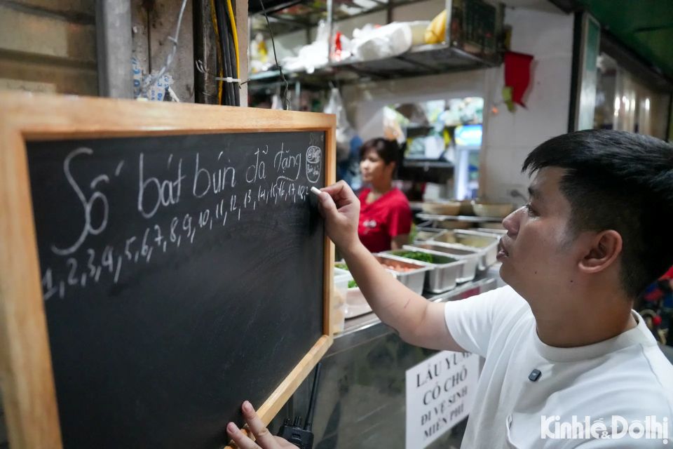 Quán ăn tặng miễn phí cả nghìn suất ăn cho người dân xem diễu binh