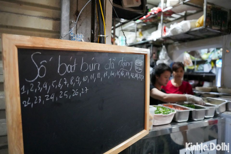 Quán ăn tặng miễn phí cả nghìn suất ăn cho người dân xem diễu binh