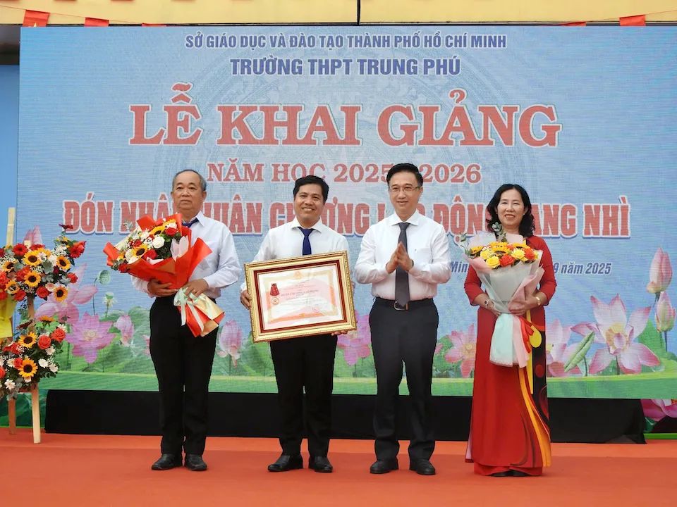 Học sinh TP Hồ Chí Minh tưng bừng tham gia khai giảng năm học mới 2025 – 2026