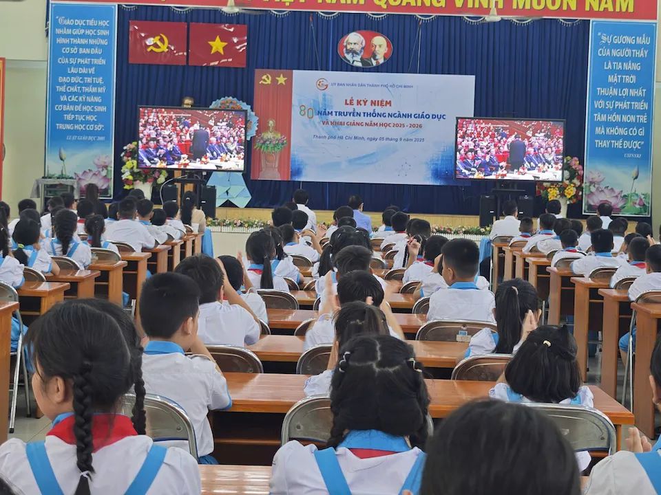 Học sinh TP Hồ Chí Minh tưng bừng tham gia khai giảng năm học mới 2025 – 2026