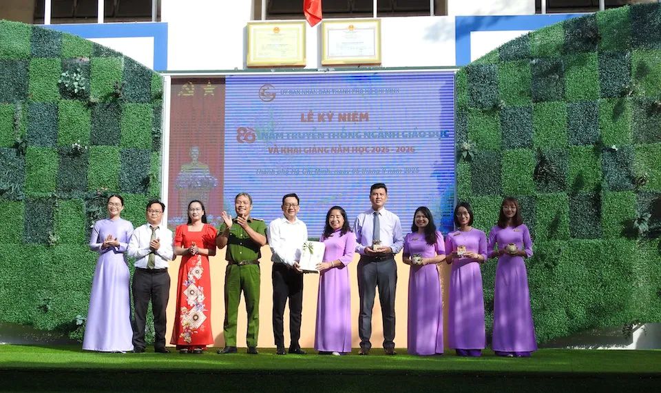 Học sinh TP Hồ Chí Minh tưng bừng tham gia khai giảng năm học mới 2025 – 2026