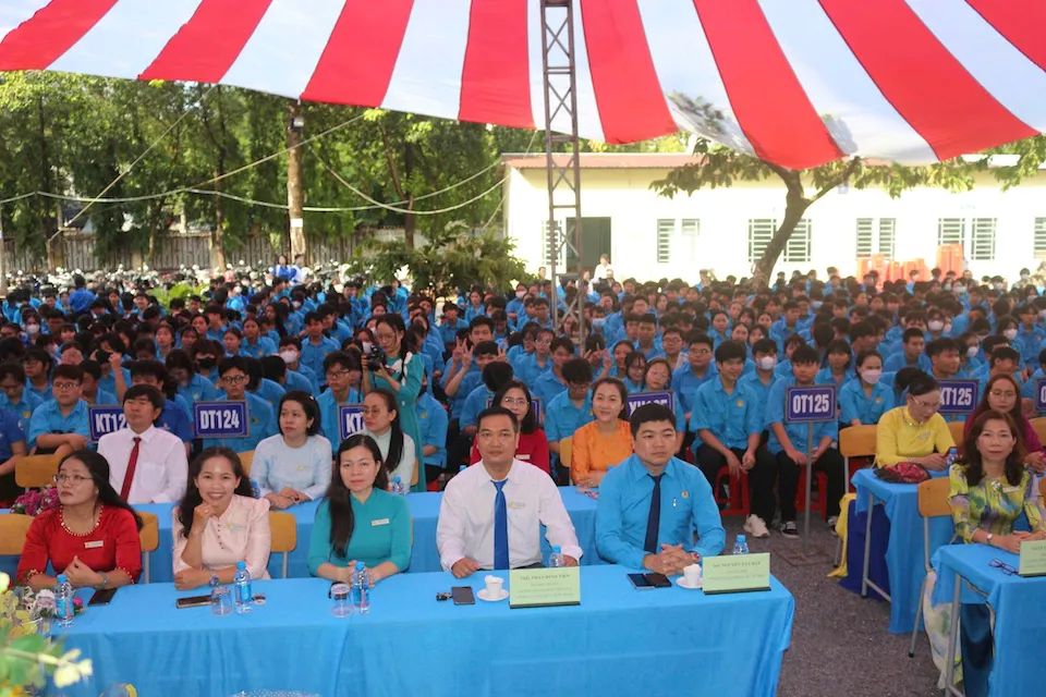 Học sinh TP Hồ Chí Minh tưng bừng tham gia khai giảng năm học mới 2025 – 2026