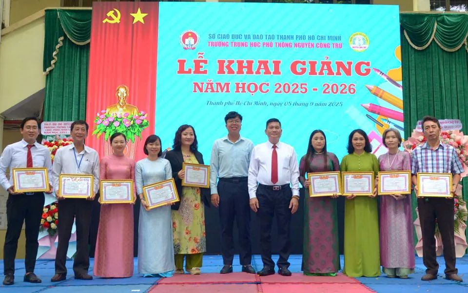 Học sinh TP Hồ Chí Minh tưng bừng tham gia khai giảng năm học mới 2025 – 2026