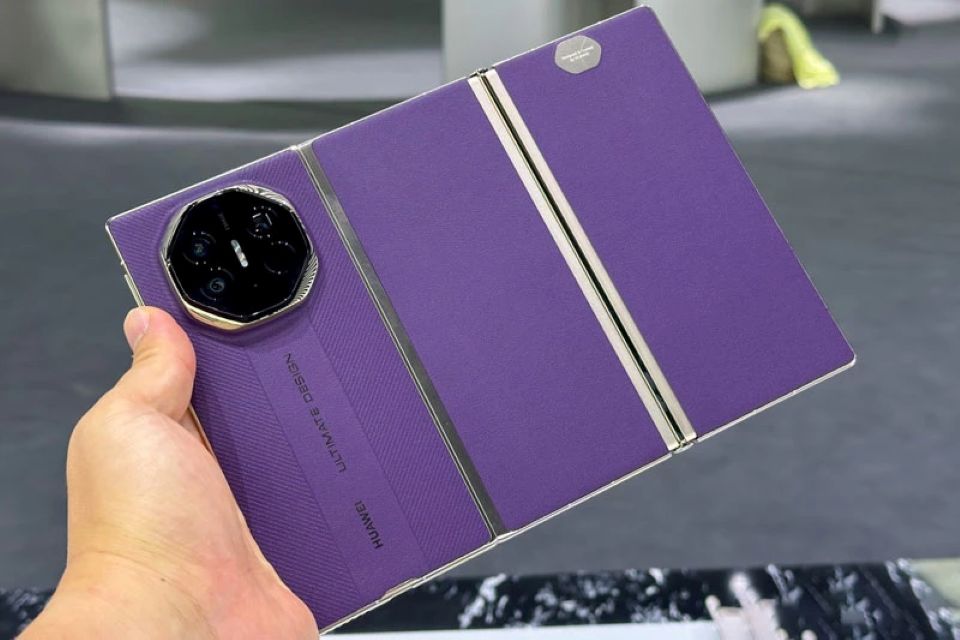 Huawei trình làng điện thoại gập ba Mate XT Ultimate Design