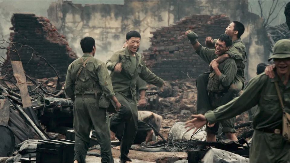 'Mưa đỏ' vượt mốc 552 tỷ đồng, chiếm ngôi phim Việt ăn khách nhất lịch sử