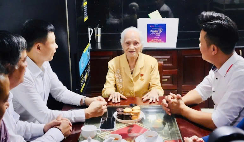 "Ơn nghĩa sinh thành 2025": Nối dài yêu thương đến các Mẹ Việt Nam Anh hùng, người có hoàn cảnh khó khăn tại TP Hồ Chí Minh