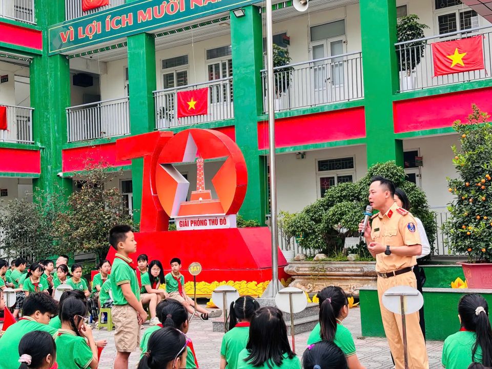 Đồng loạt thực hiện các giải pháp đảm bảo an toàn giao thông cho học sinh