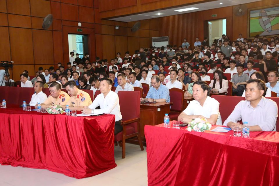 Tiếp nối hành trình bồi đắp, xây dựng văn hoá giao thông