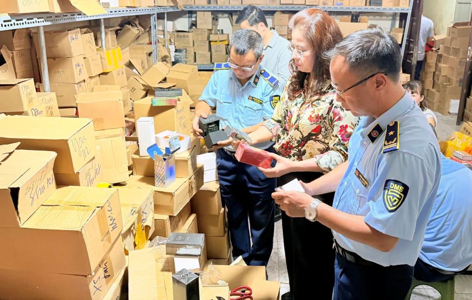 Siết quản lý, tăng nặng mức xử phạt hàng giả