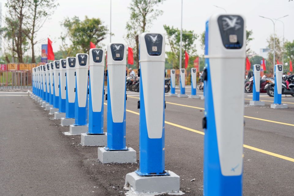 Trạm sạc muôn nơi, sạc xe máy điện tiện như đổ xăng