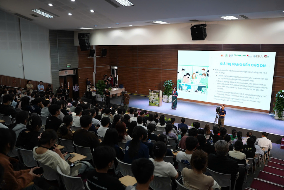 Uni Tour 2025: EIU – tiên phong ươm mầm tương lai cho chuyển đổi xanh