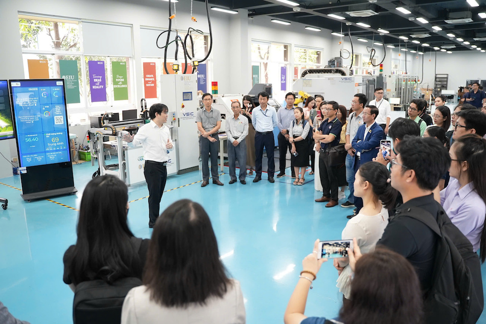 Uni Tour 2025: EIU – tiên phong ươm mầm tương lai cho chuyển đổi xanh