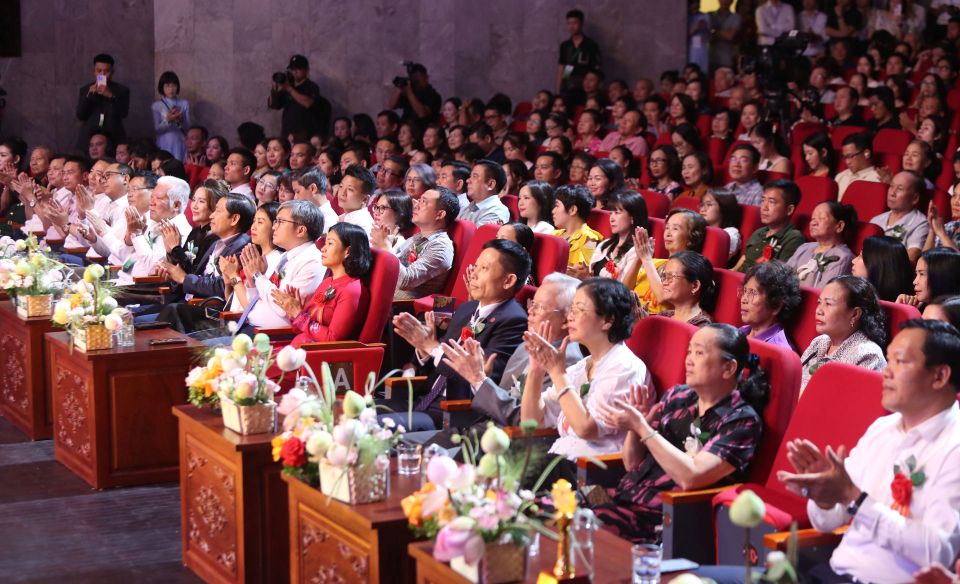 Chương trình nghệ thuật đặc biệt “Ơn nghĩa sinh thành 2025”: lan tỏa thông điệp yêu thương, giá trị đạo hiếu