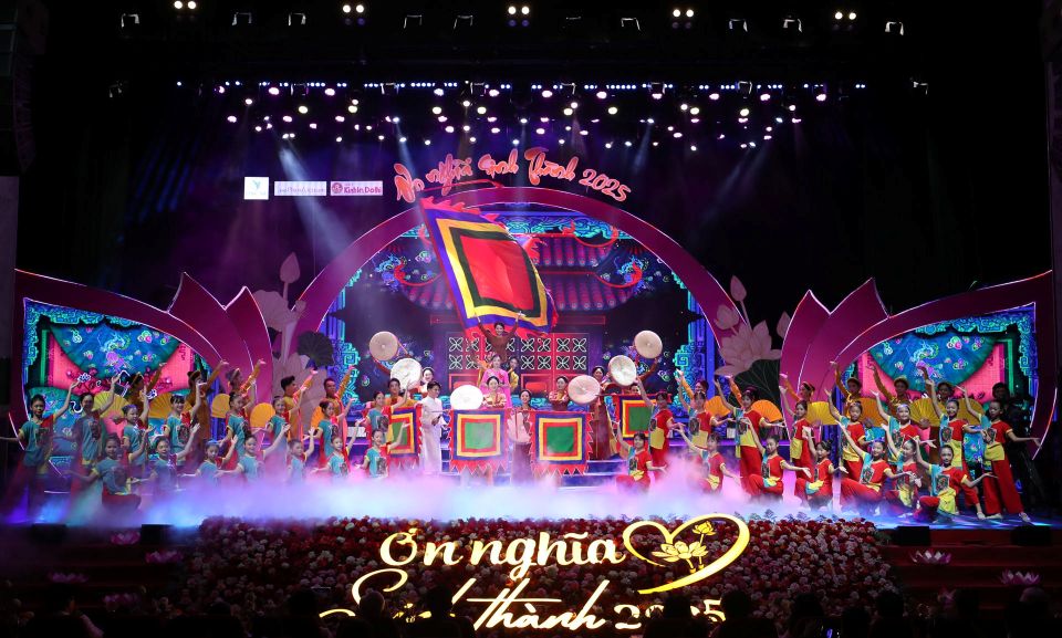 Chương trình nghệ thuật đặc biệt “Ơn nghĩa sinh thành 2025”: lan tỏa thông điệp yêu thương, giá trị đạo hiếu