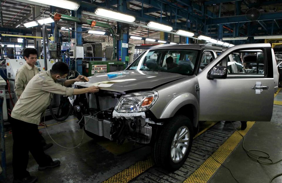 Phát triển ngành công nghiệp ô tô: Không thể “ẩn náu” mãi sau tường rào thuế quan