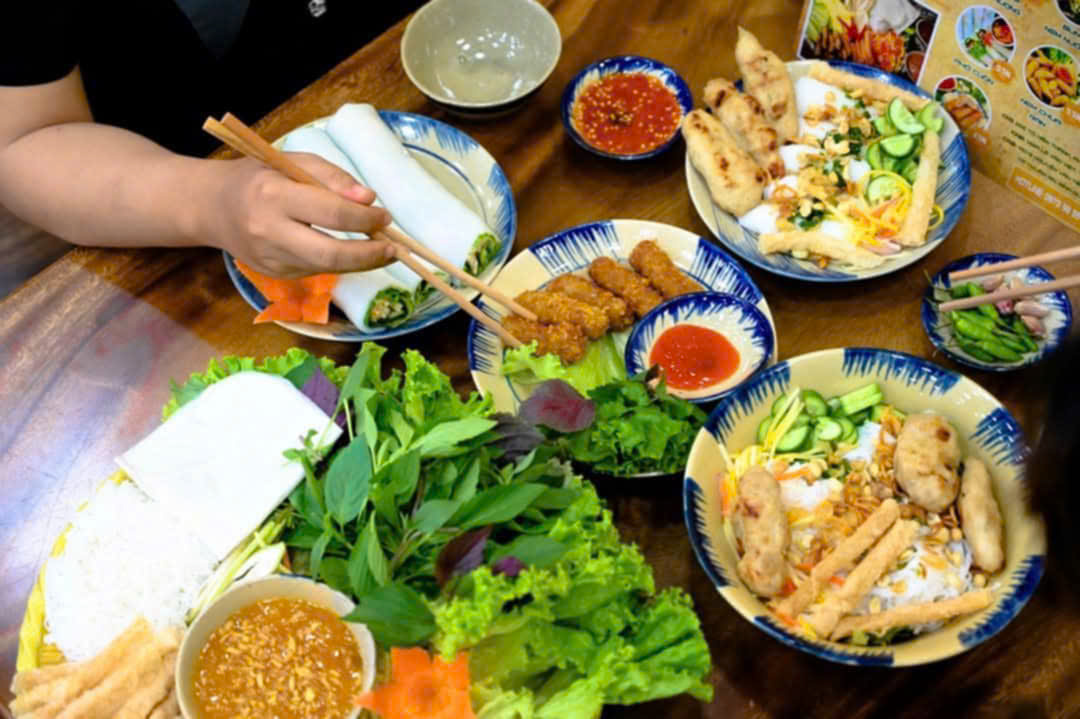 Nem Nướng Út Hương: Đưa đặc sản Ninh Hòa đến gần thực khách