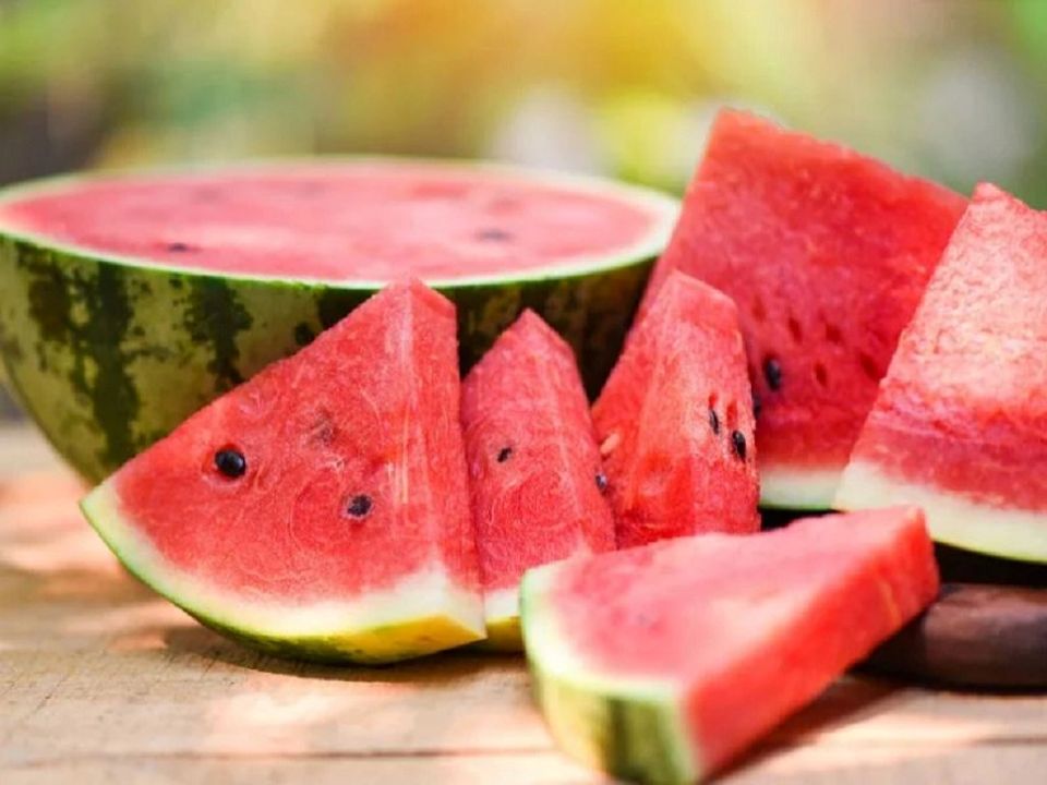 Cách bảo quản dưa hấu giòn ngọt tươi lâu, không phải ai cũng biết