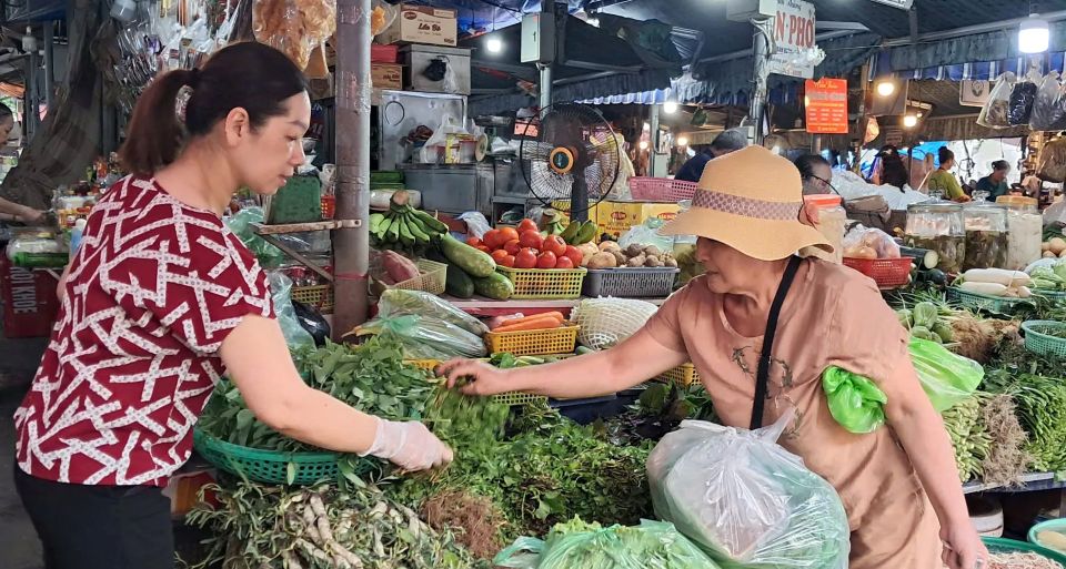 Hà Nội: rau xanh tăng giá trong khi siêu thị đảm bảo nguồn cung
