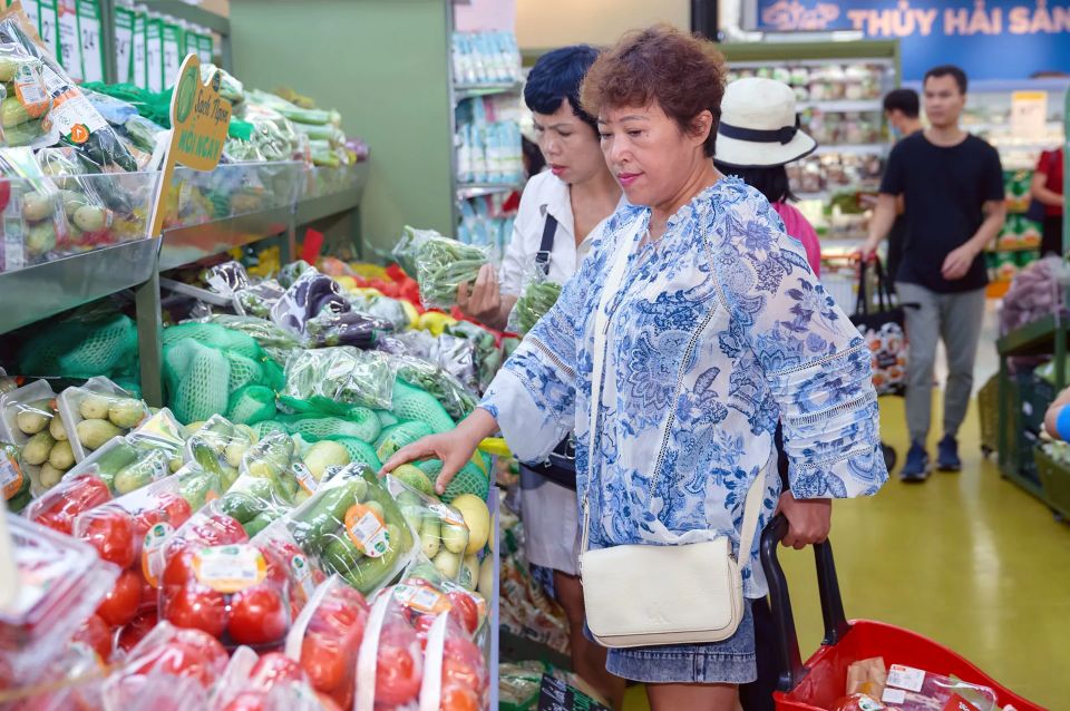 Hà Nội: rau xanh tăng giá trong khi siêu thị đảm bảo nguồn cung