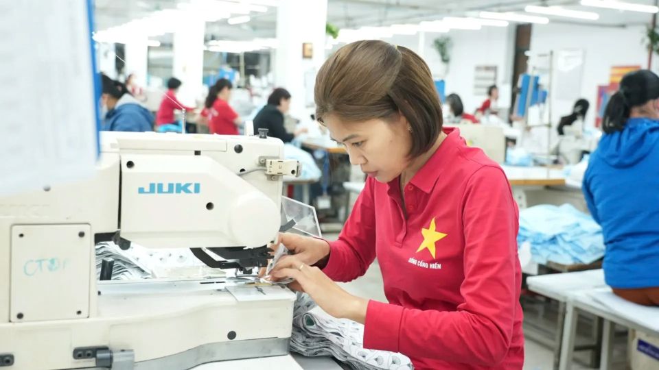 Doanh nghiệp trước áp lực tăng lương tối thiểu vùng