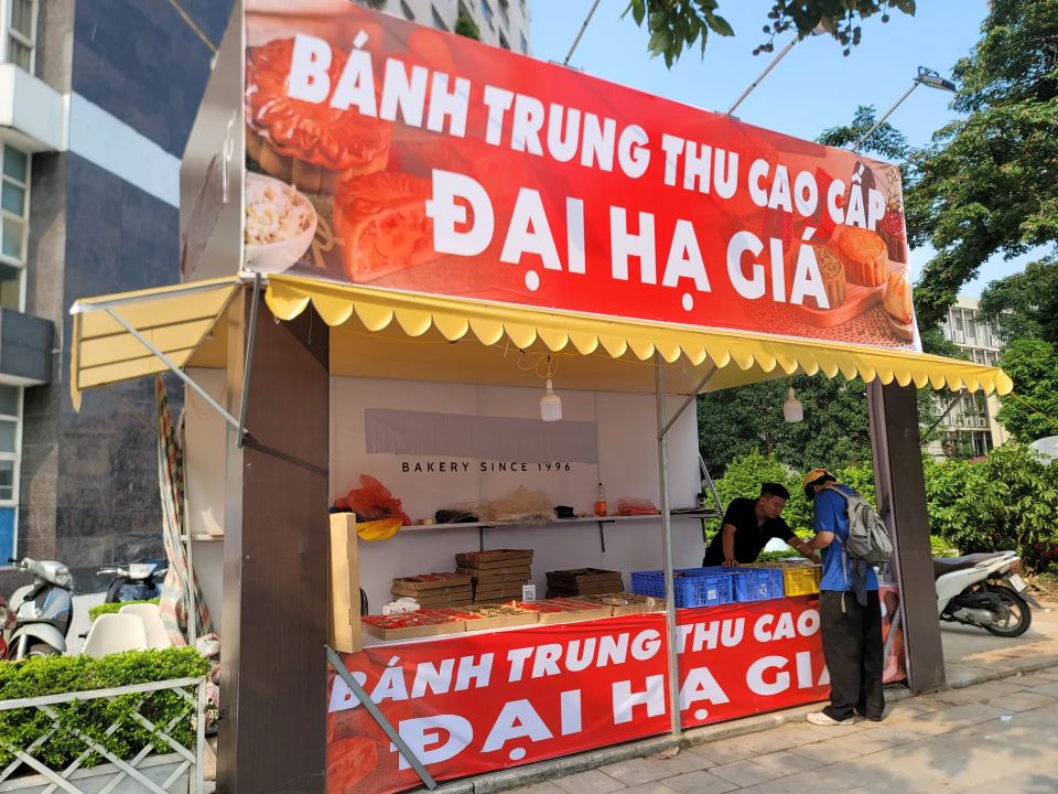 “Đại hạ giá” bánh Trung thu: Khi người bán nóng ruột, người mua lạnh lòng