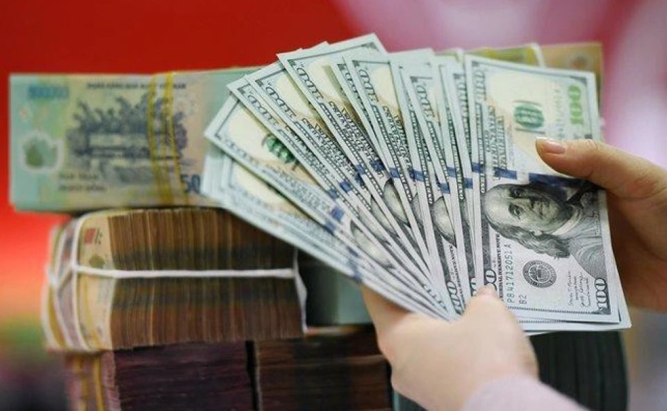 Giá ngoại tệ ngày 10/10/2025: USD bật tăng mạnh