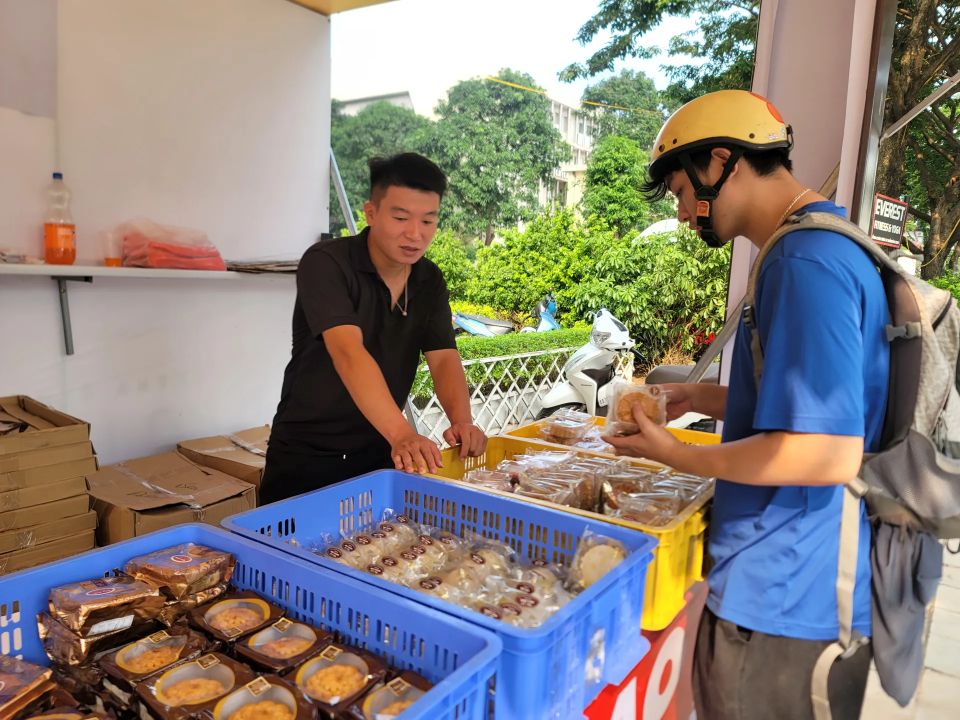 “Đại hạ giá” bánh Trung thu: Khi người bán nóng ruột, người mua lạnh lòng