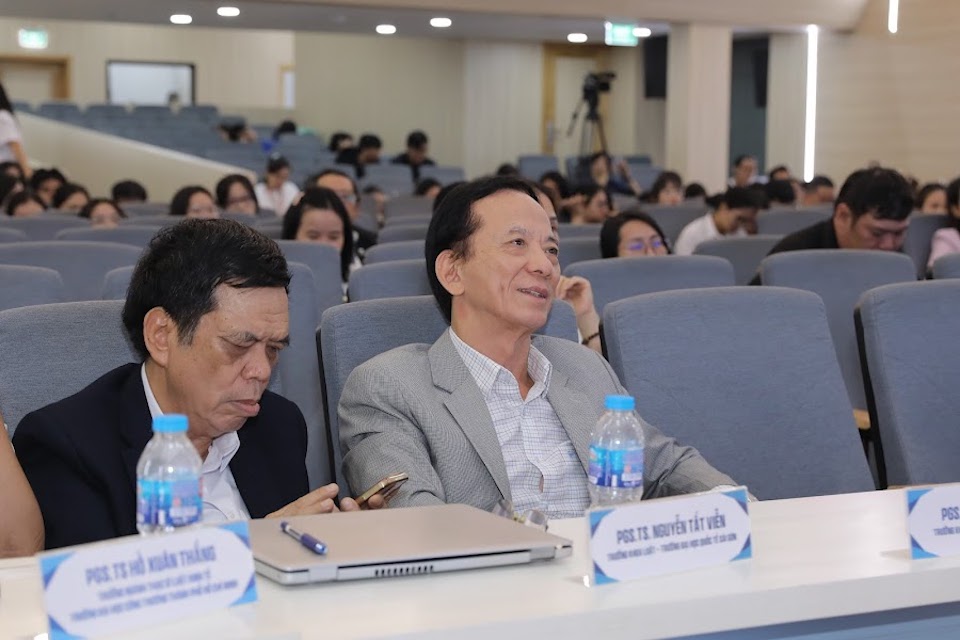 Pháp luật phải lấy con người làm trung tâm, là "tấm khiên" bảo vệ mọi tiến bộ xã hội!