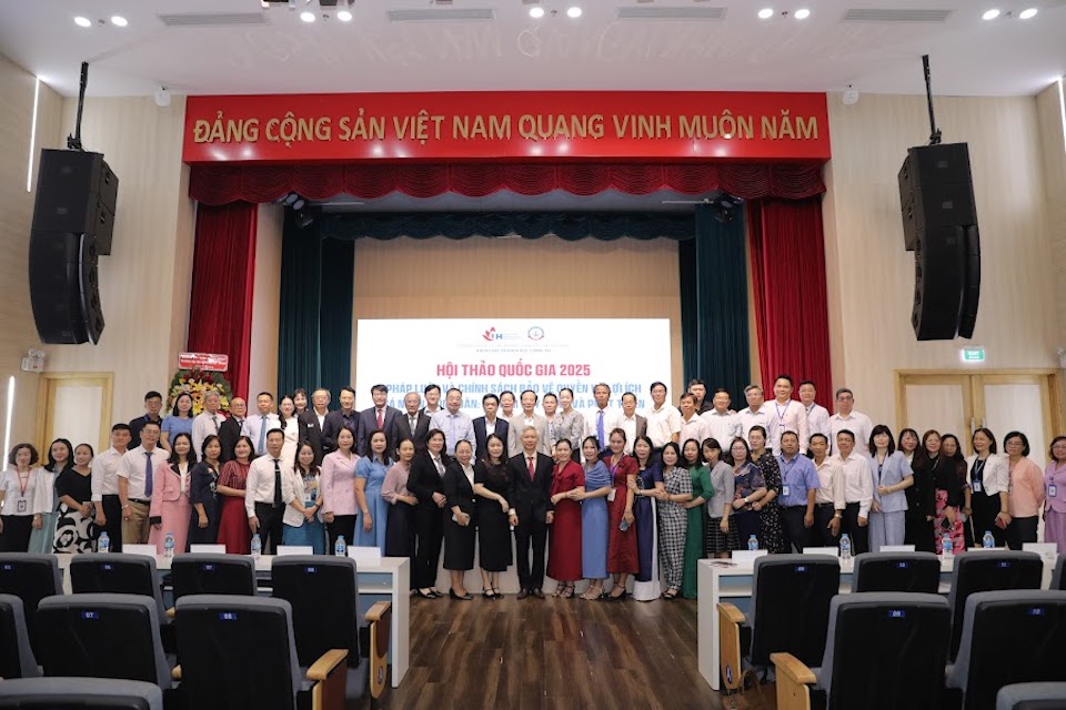 Pháp luật phải lấy con người làm trung tâm, là "tấm khiên" bảo vệ mọi tiến bộ xã hội!