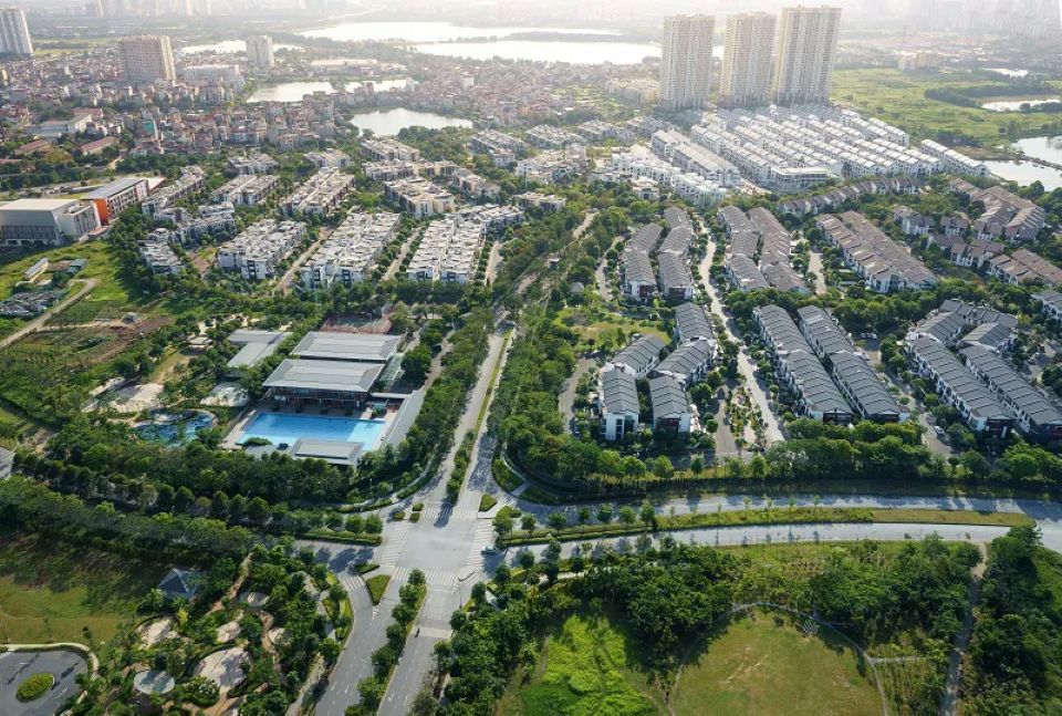 Nhà giàu đổ tiền vào bất động sản hạng sang: Rào cản cân đối cung cầu nhà ở