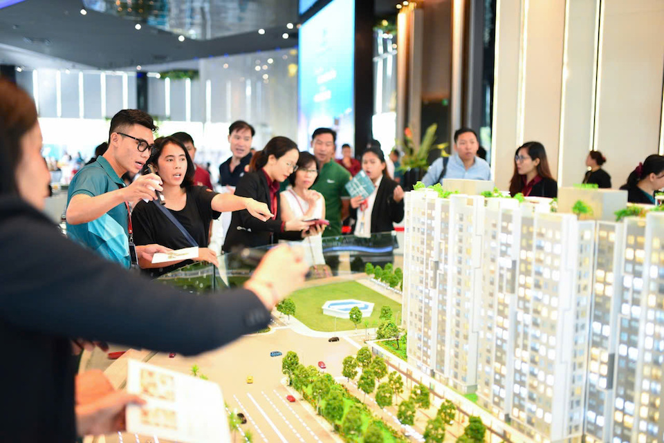 Giá nhà “trên trời”, các chuyên gia hiến kế hạ xuống mặt đất
